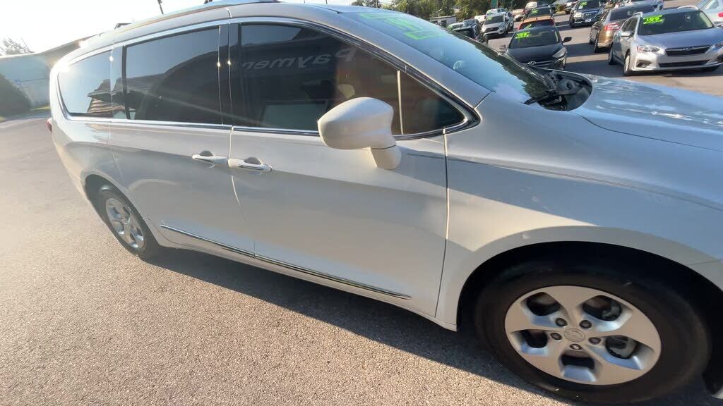 2017 CHRYSLER Pacifica
