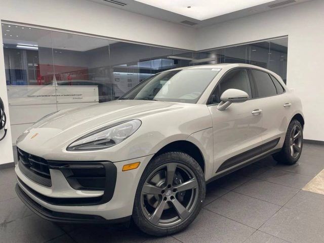 2026 PORSCHE Macan
