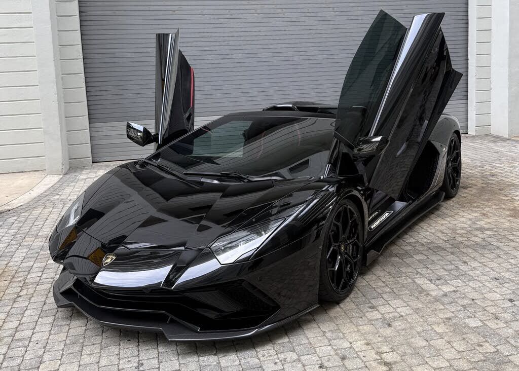 2022 LAMBORGHINI Aventador