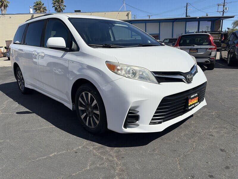 2018 TOYOTA Sienna