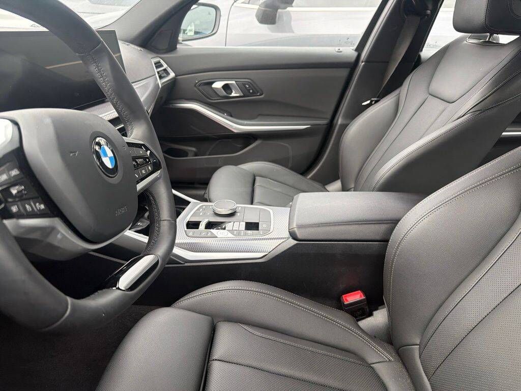 2025 BMW 330i