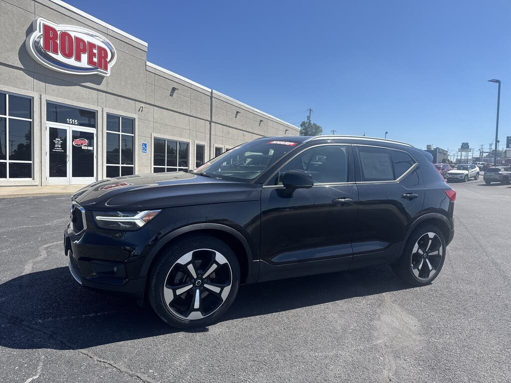 2020 VOLVO XC40