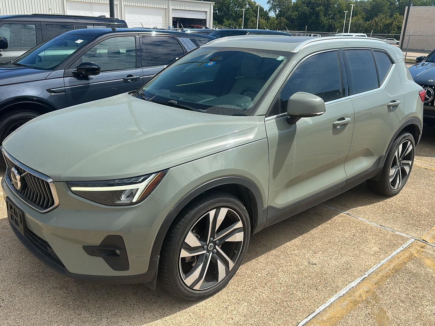 2023 VOLVO XC40