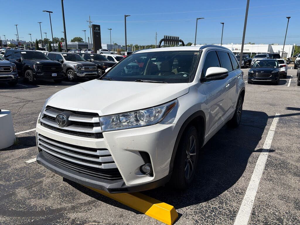 2017 TOYOTA Highlander