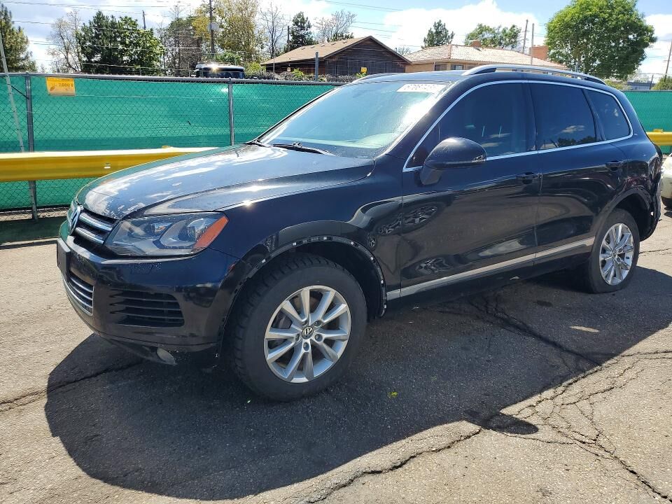2013 VOLKSWAGEN Touareg
