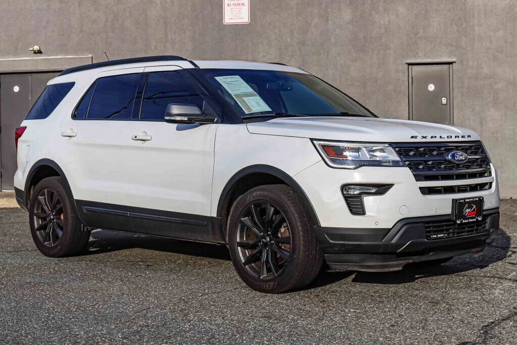 2018 FORD Explorer