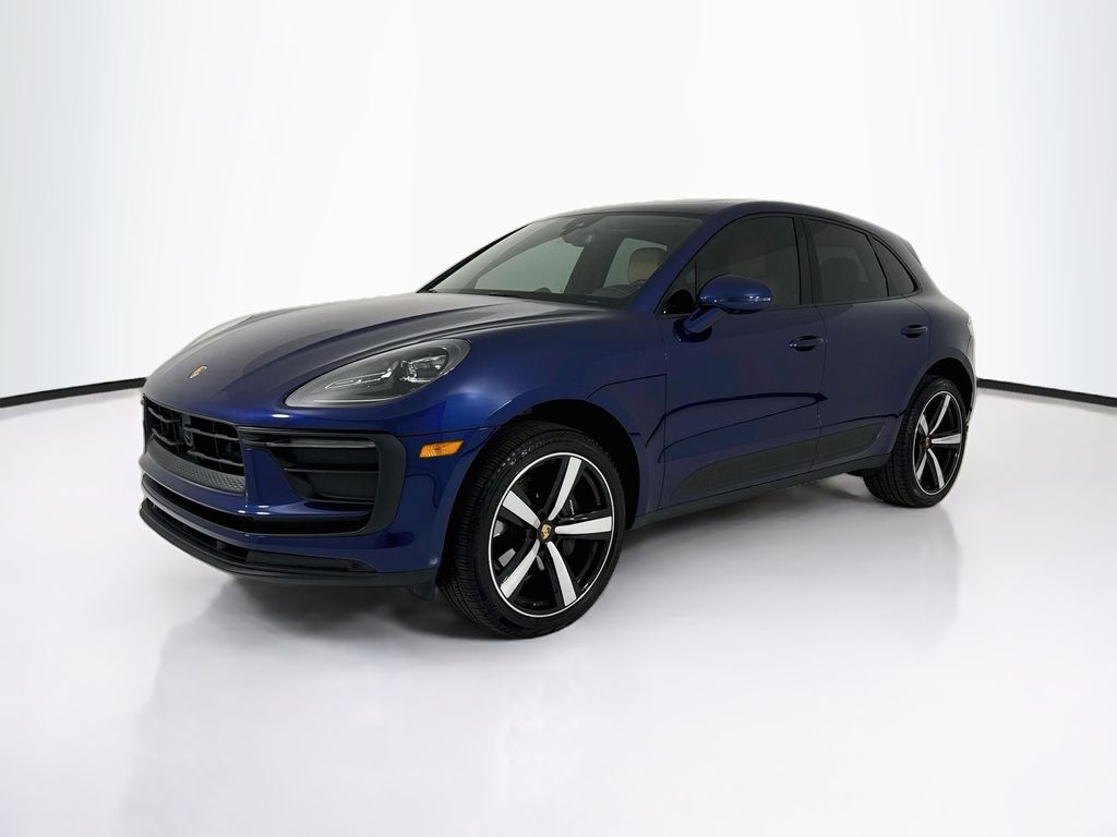 2025 PORSCHE Macan