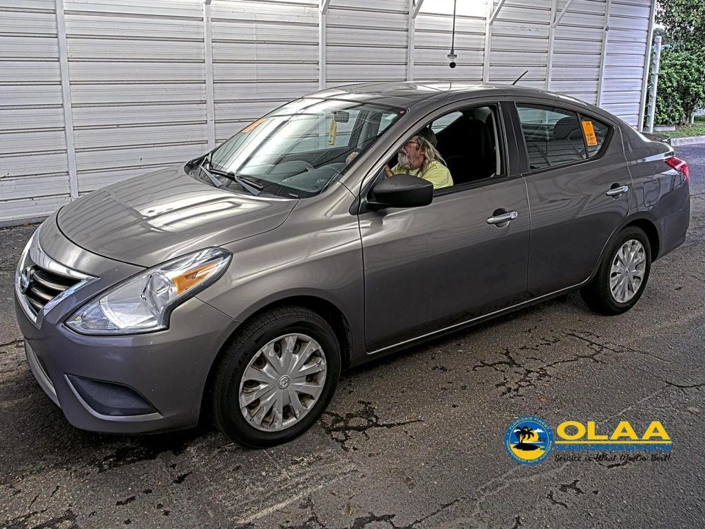 2017 NISSAN Versa