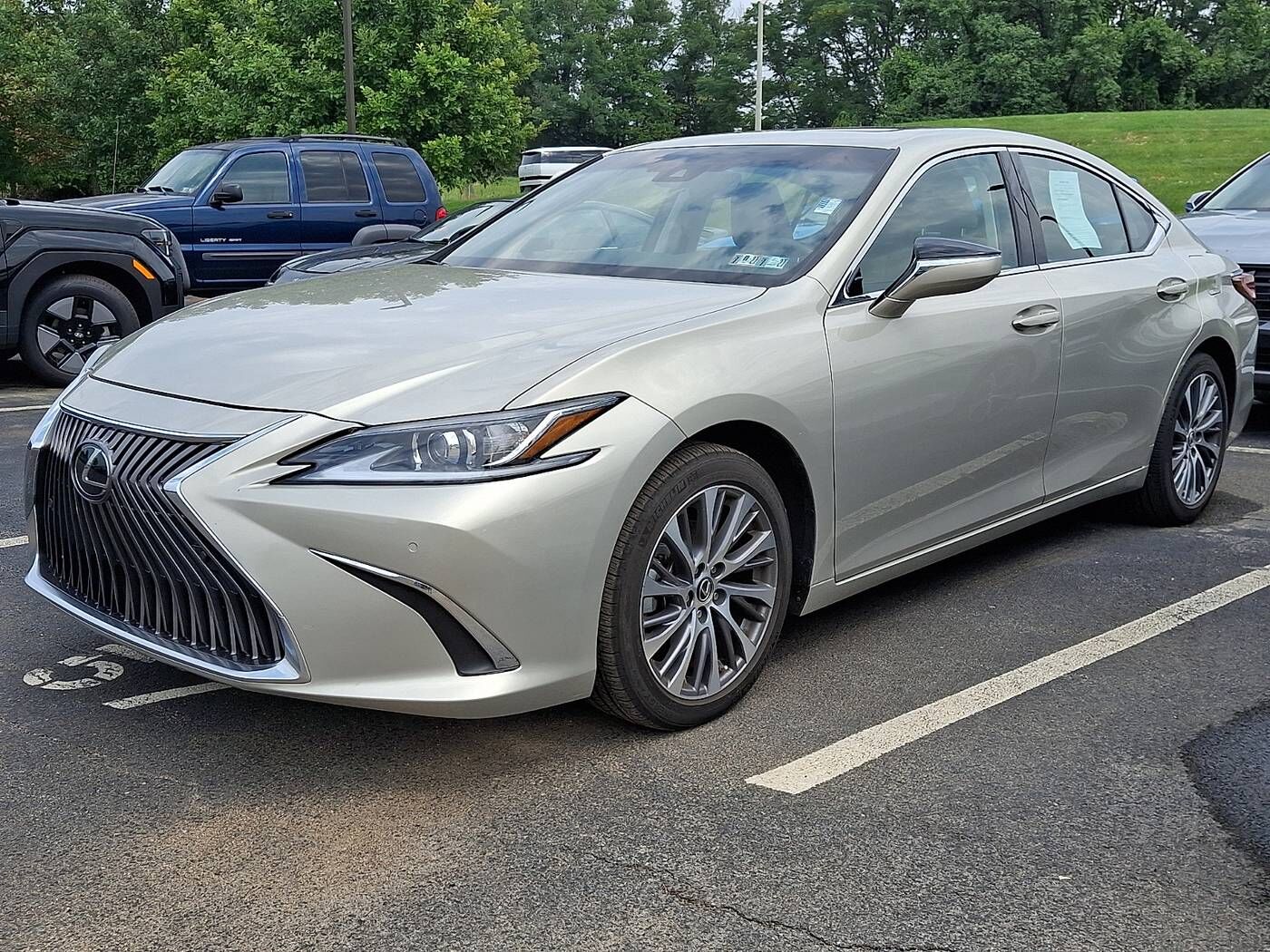 2019 LEXUS ES