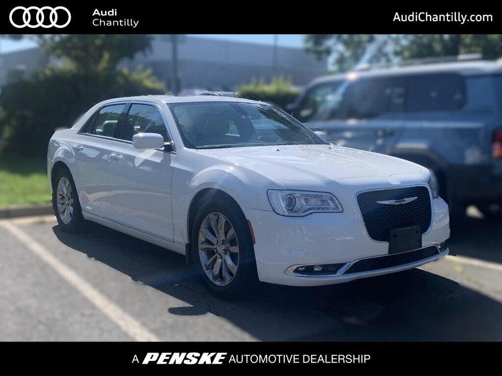 2019 CHRYSLER 300
