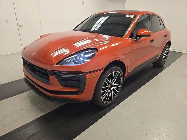 2024 PORSCHE Macan