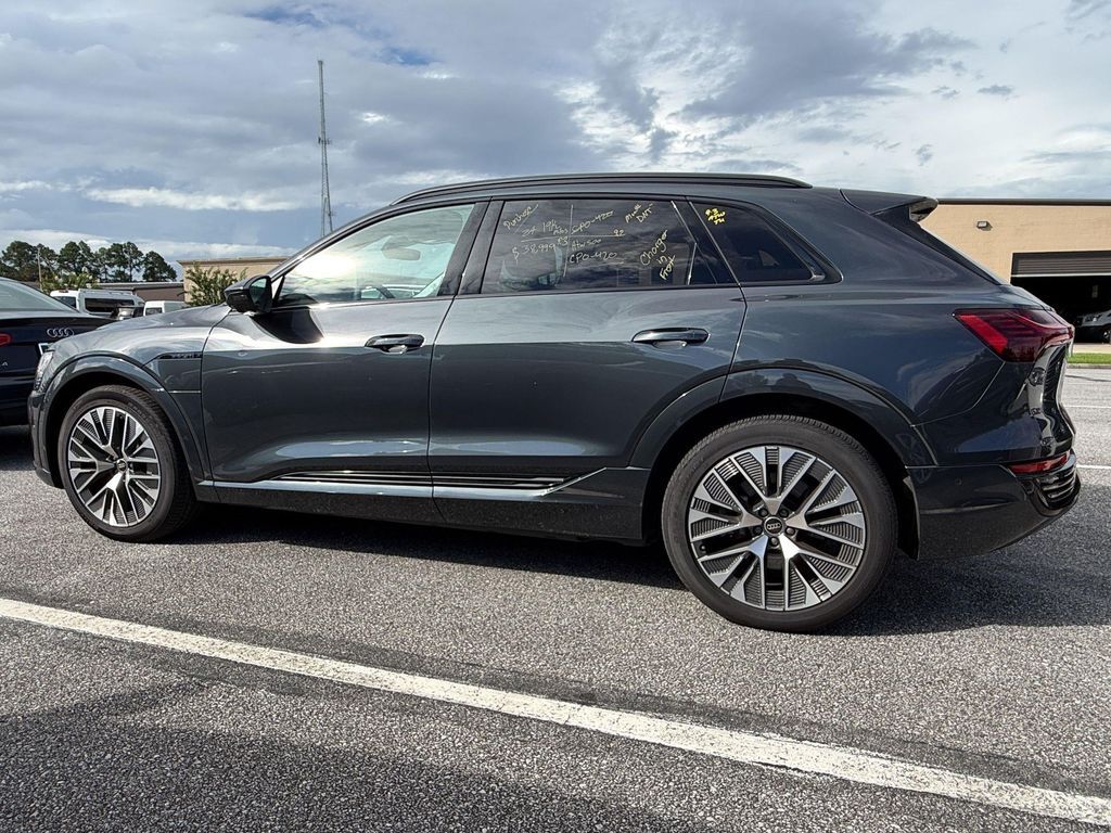2024 Audi Q8