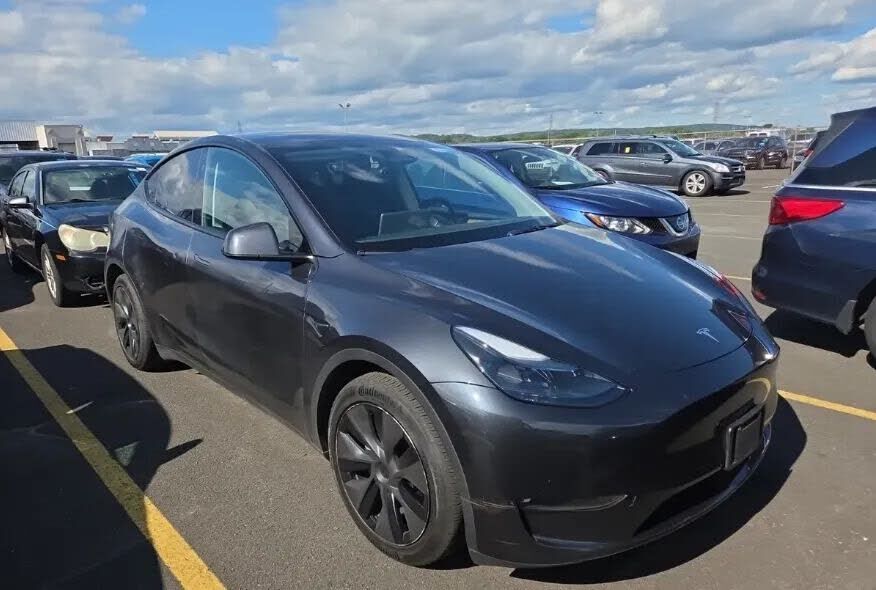 2025 TESLA Model Y