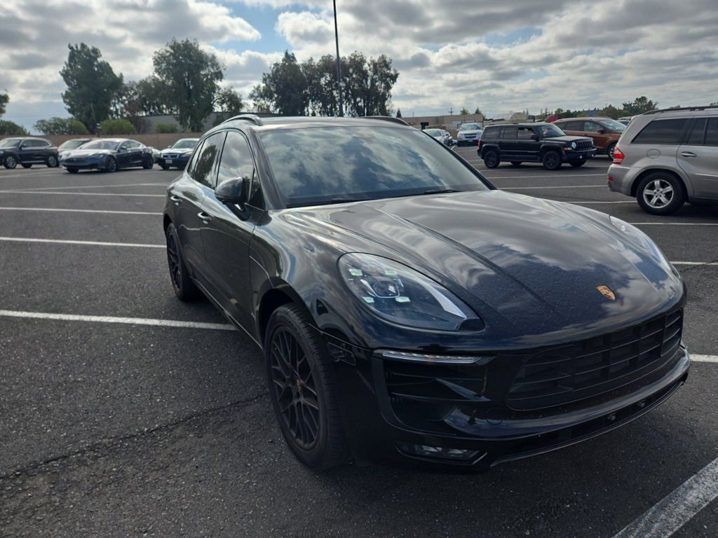 2017 PORSCHE Macan