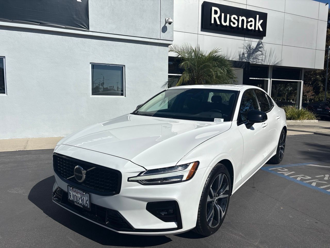 2024 VOLVO S60