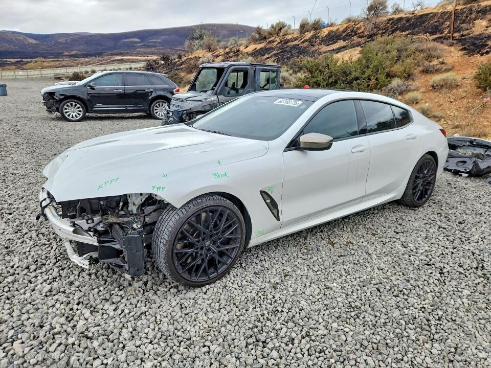2022 BMW M8