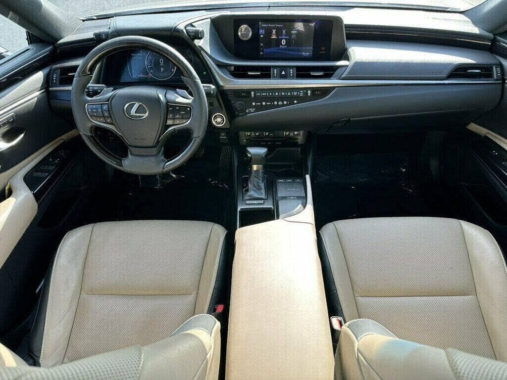 2019 Lexus ES