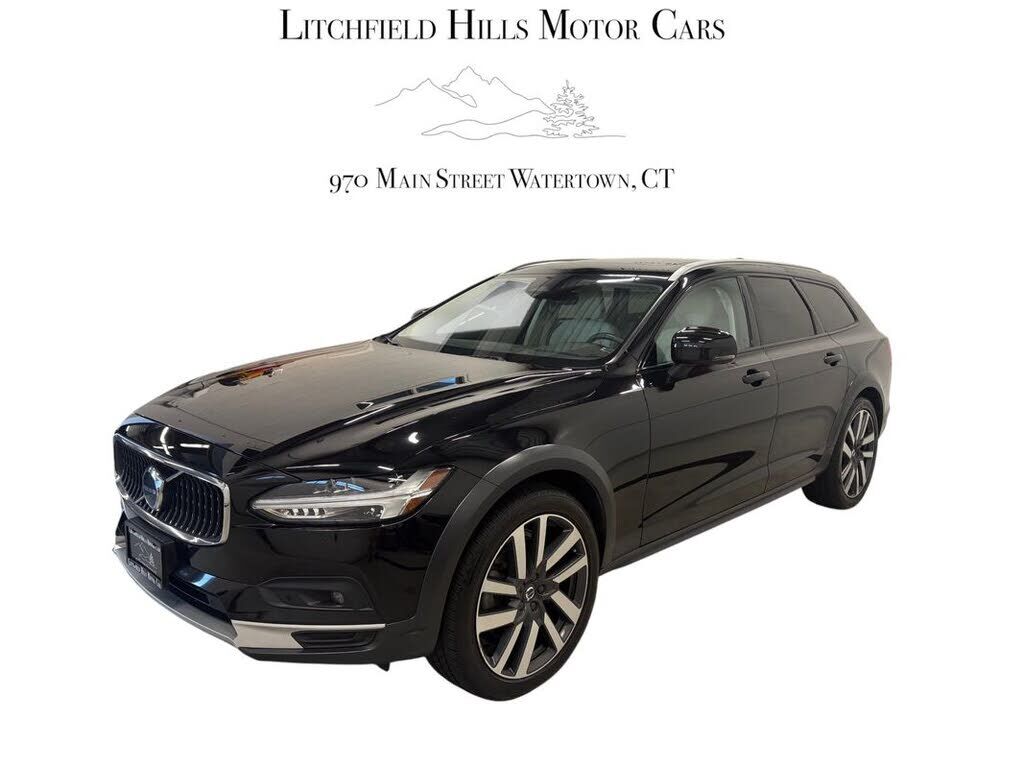 2022 VOLVO V90CC