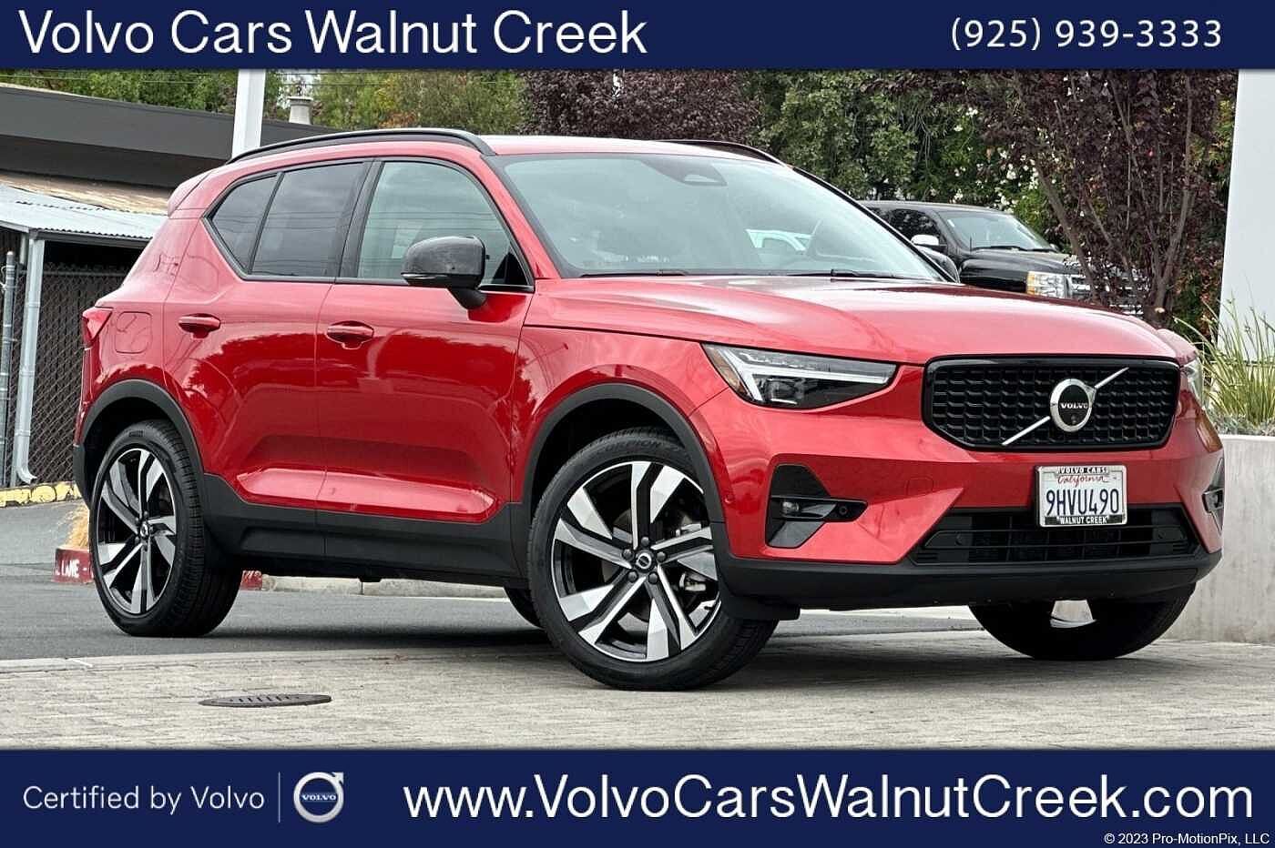 2024 VOLVO XC40