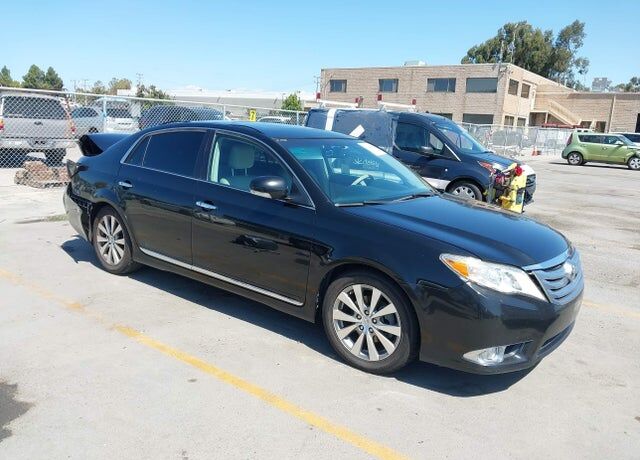 2011 TOYOTA Avalon