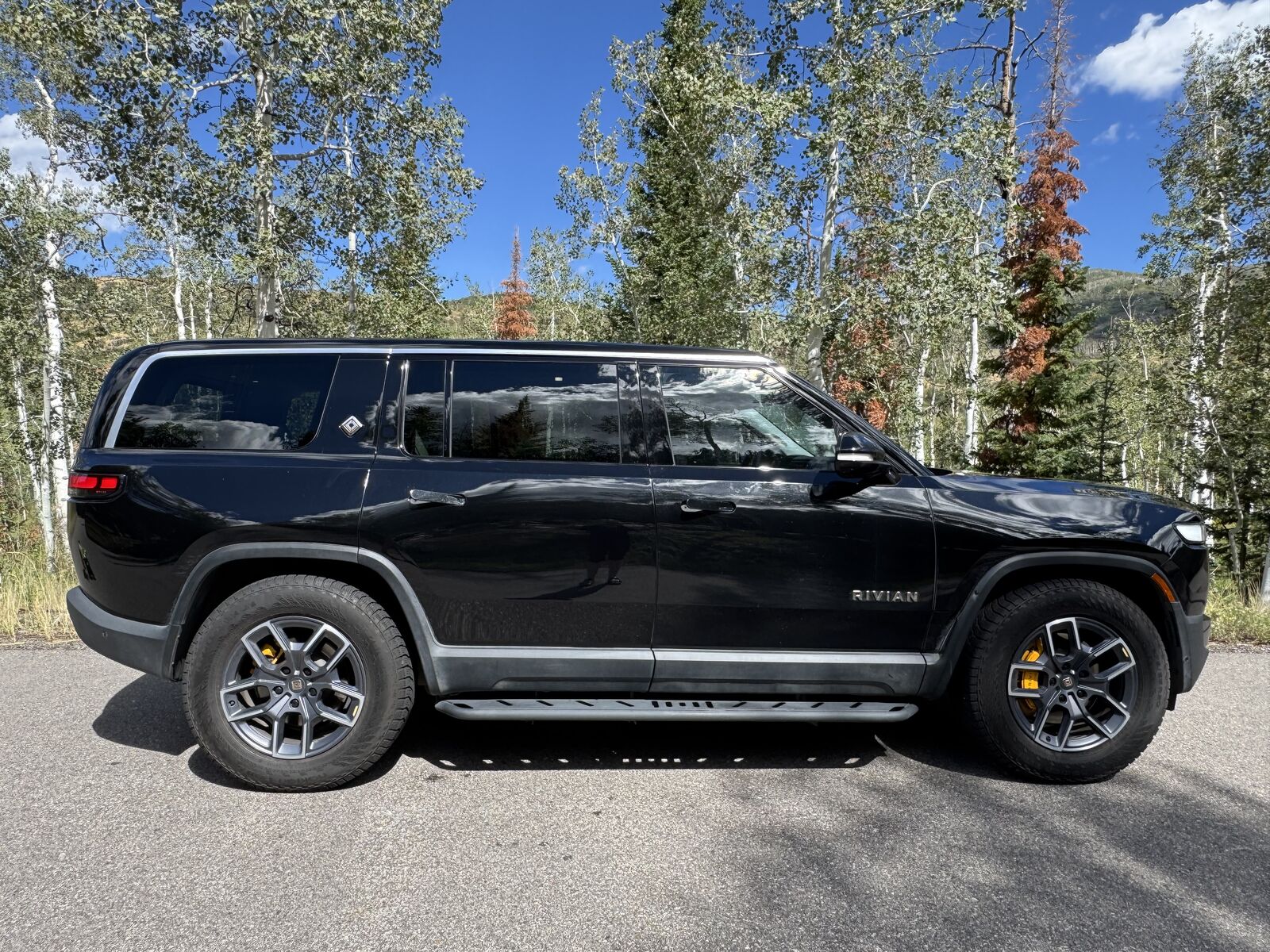 2023 RIVIAN R1S