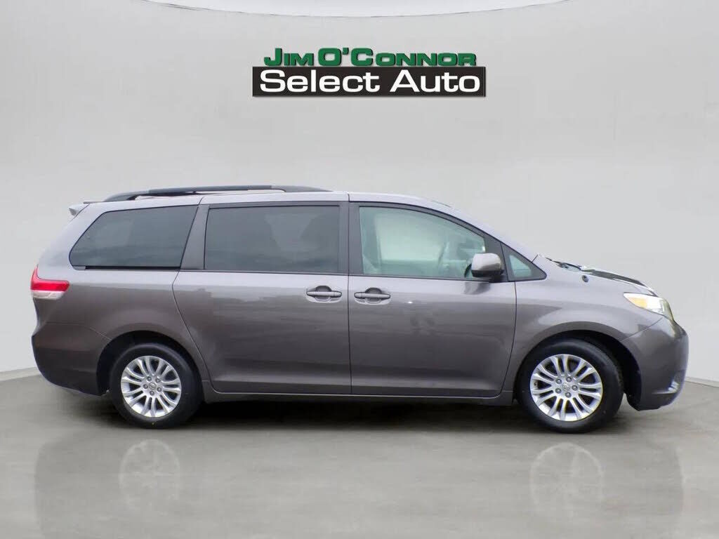 2012 TOYOTA Sienna