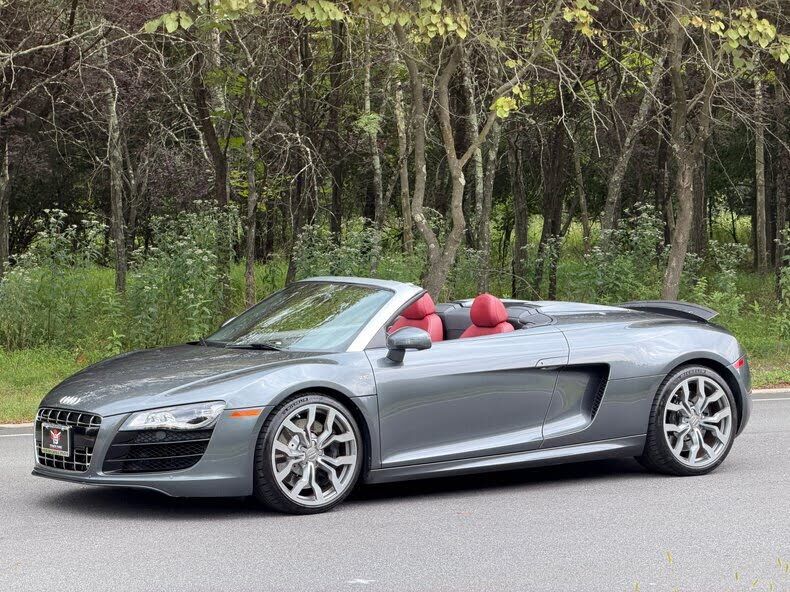 2011 AUDI R8