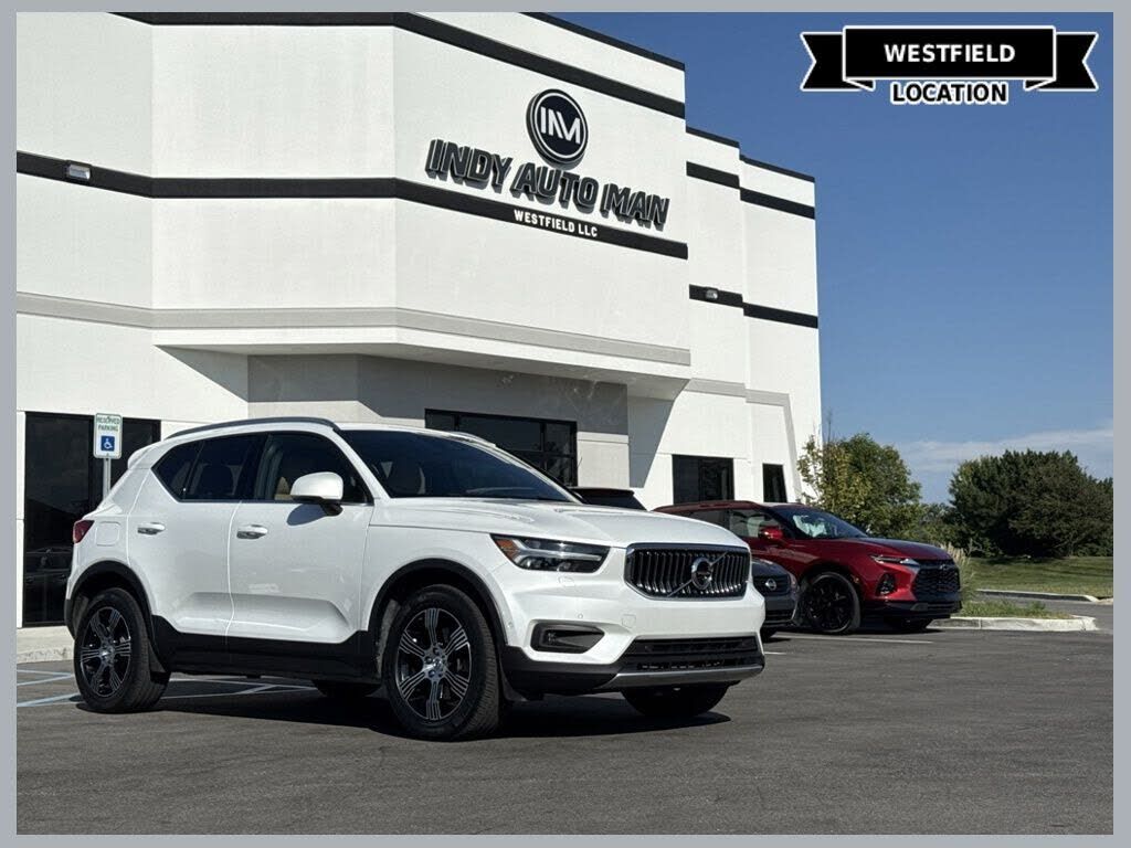 2021 VOLVO XC40