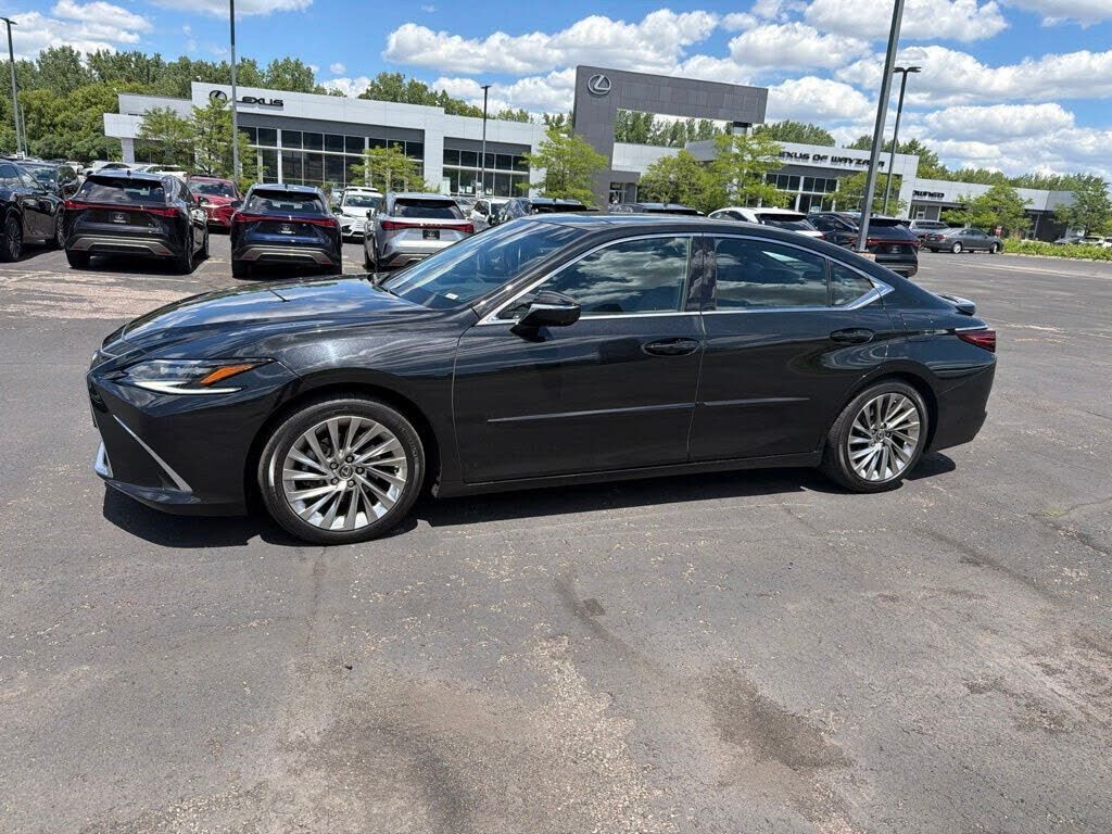 2022 LEXUS ES