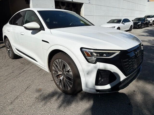 2024 AUDI Q8