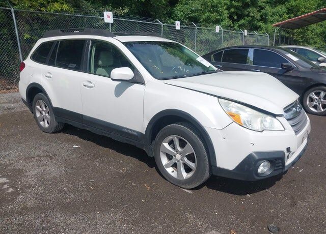 2013 SUBARU Outback