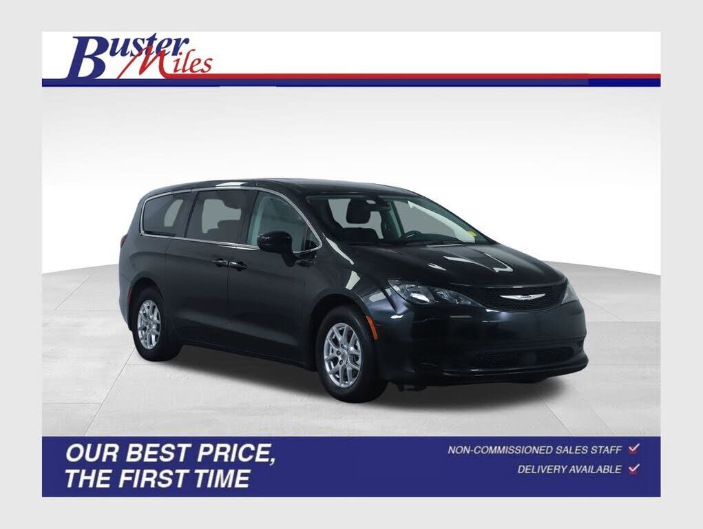 2022 CHRYSLER Voyager