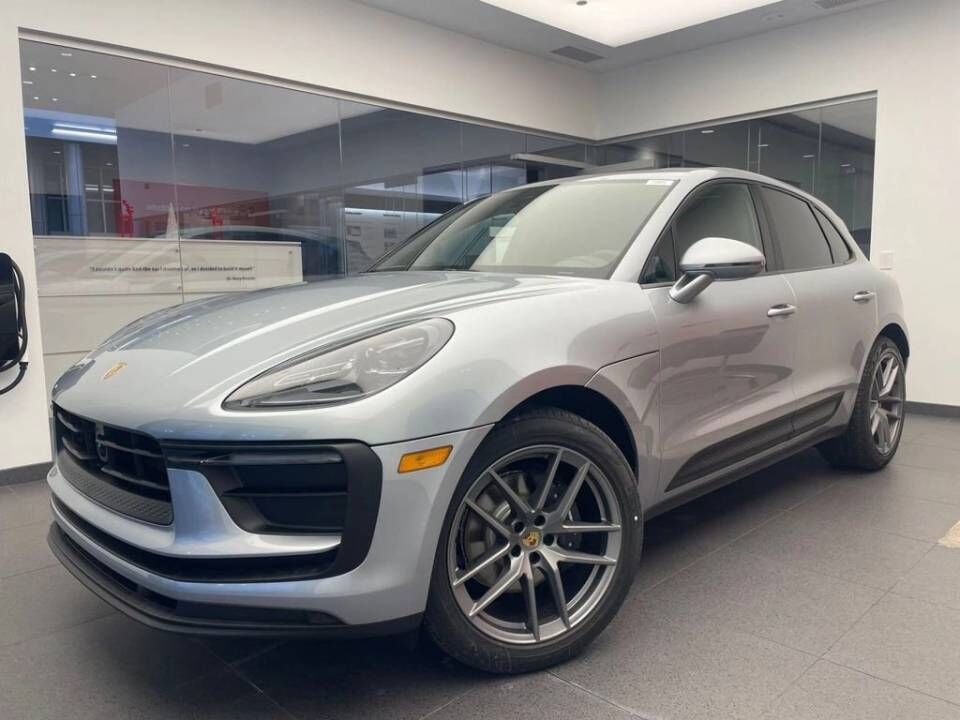2026 PORSCHE Macan