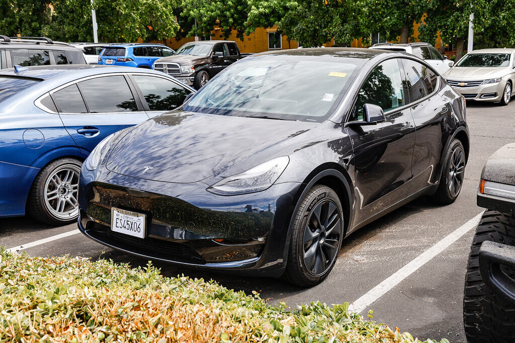2024 TESLA Model Y
