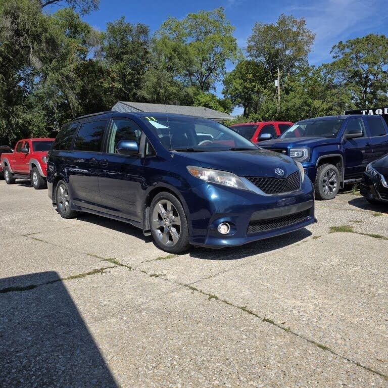 2011 TOYOTA Sienna