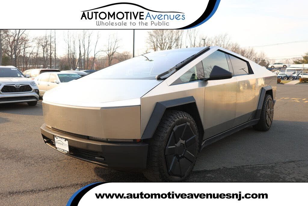 2024 TESLA Cybertruck