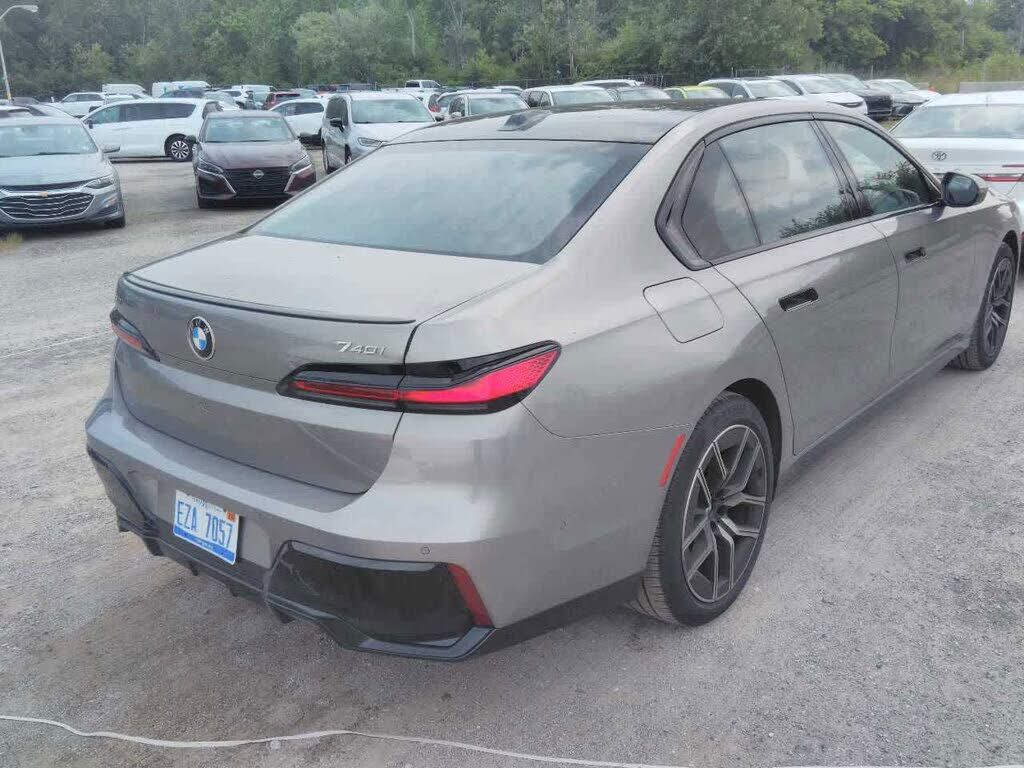 2026 BMW 740i