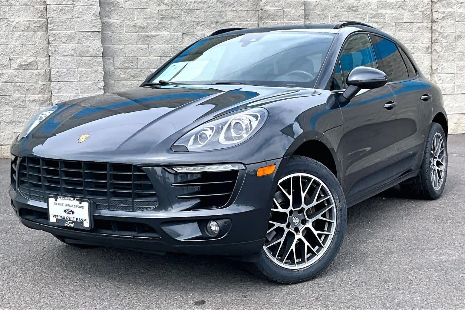 2018 PORSCHE Macan