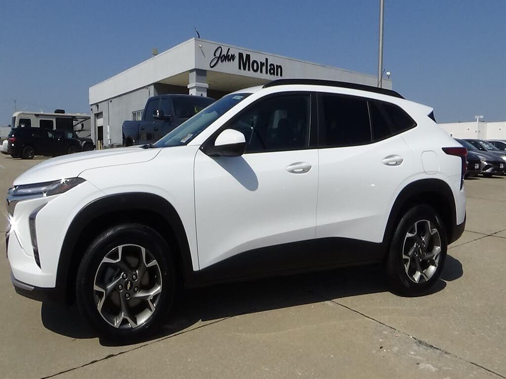 2025 CHEVROLET Trax