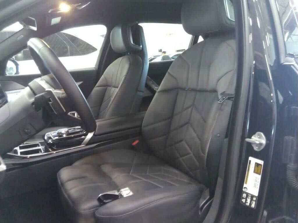 2026 BMW 740i