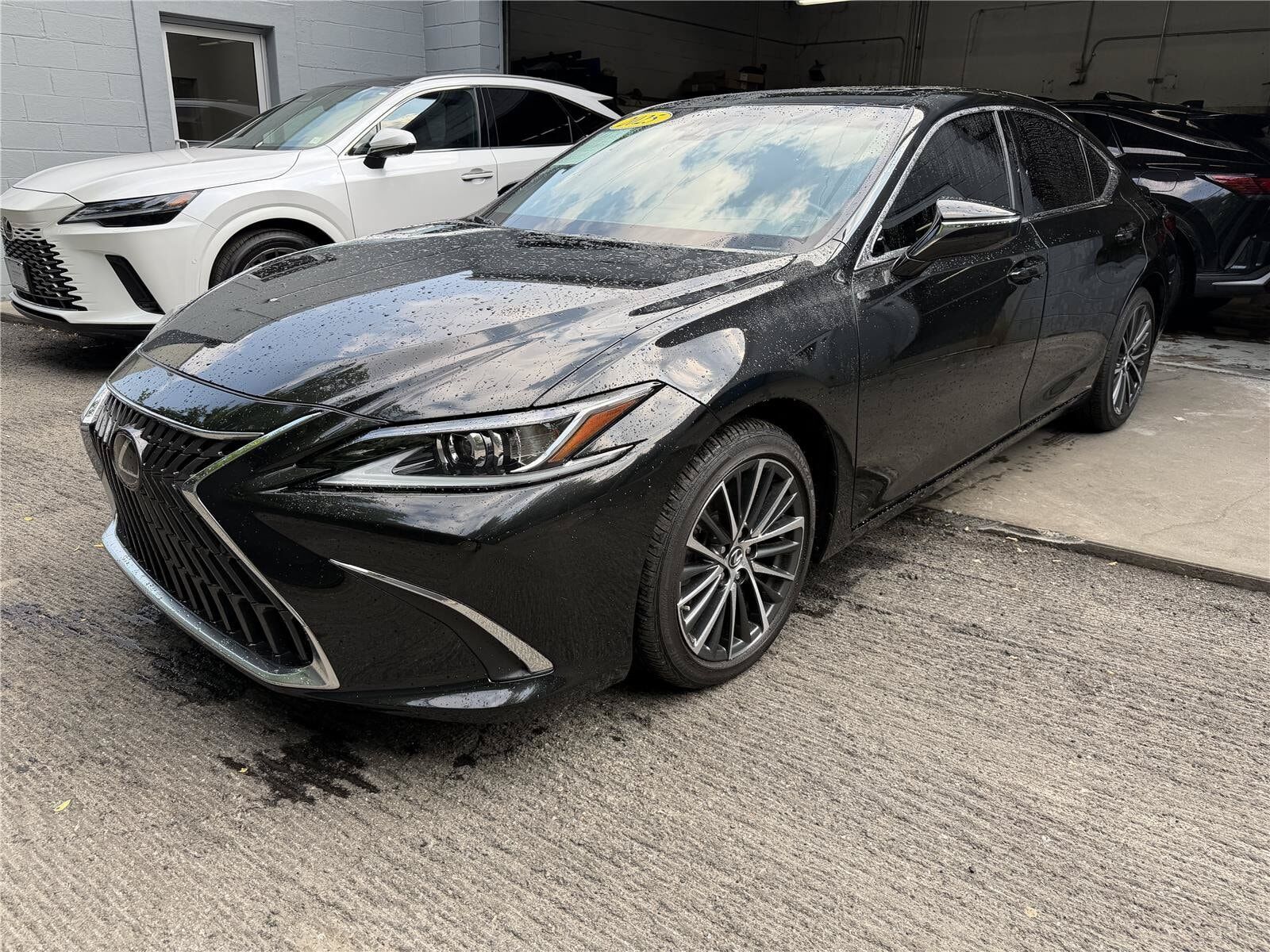 2025 LEXUS ES