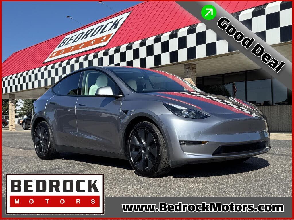 2025 TESLA Model Y