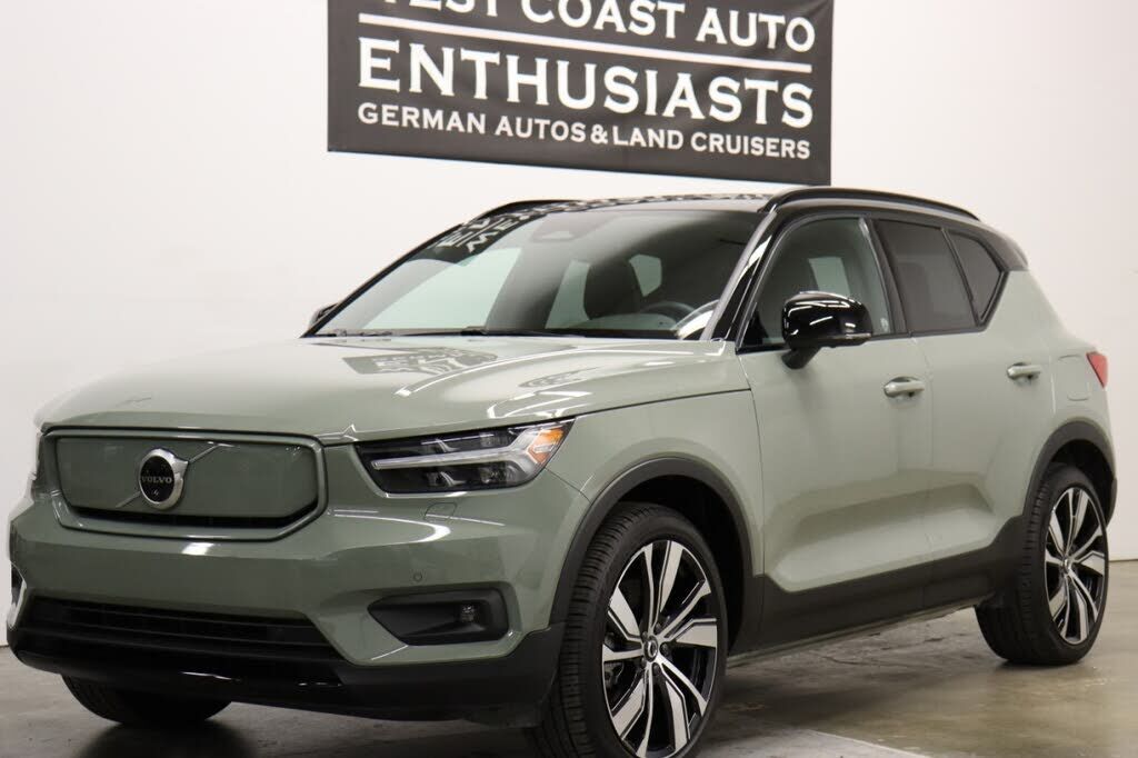 2021 VOLVO XC40