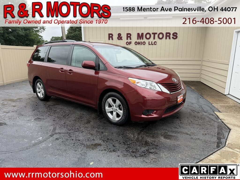 2017 TOYOTA Sienna