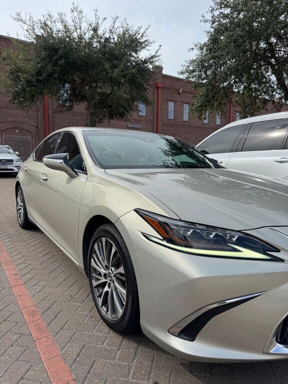 2020 LEXUS ES