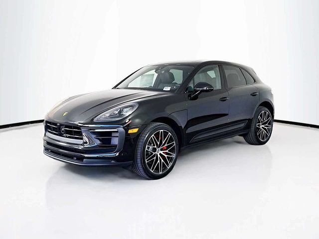 2026 PORSCHE Macan
