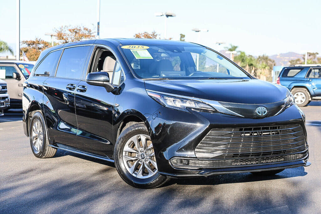 2025 TOYOTA Sienna