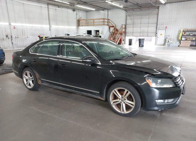2012 VOLKSWAGEN Passat