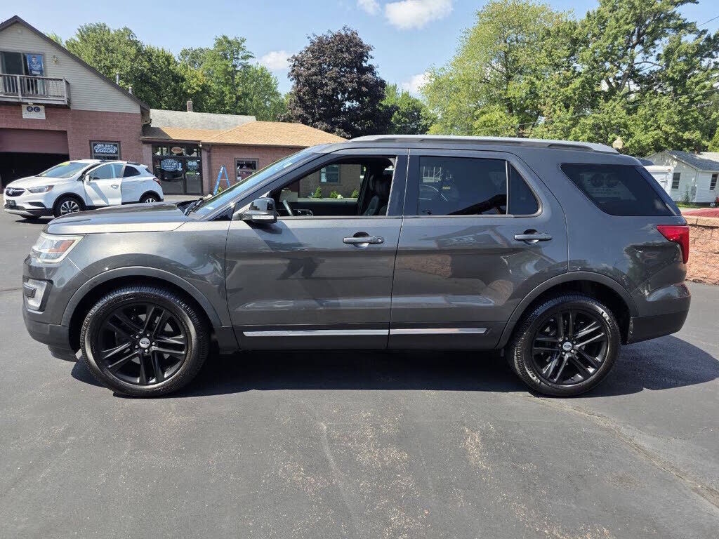 2017 FORD Explorer