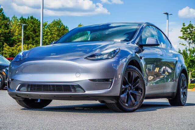 2025 TESLA Model Y